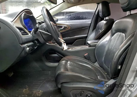 2015 Chrysler 200 C z USA, uszkodzony, nr VIN 1C3CCCEG0FN589210